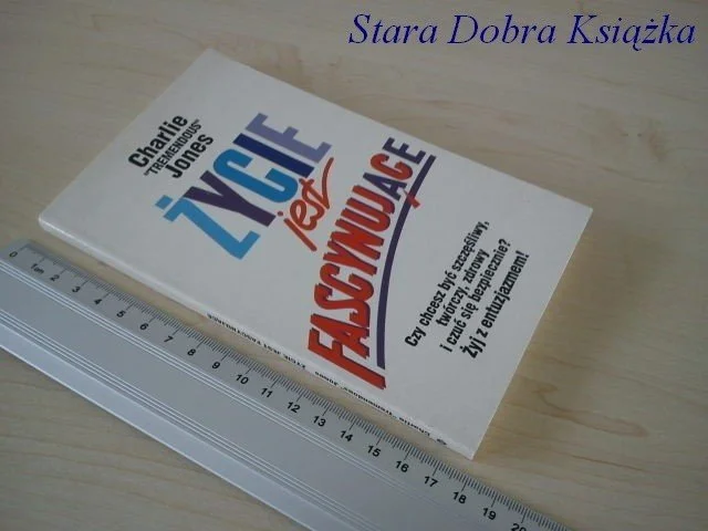 ŻYCIE JEST FASCYNUJĄCE - Charlie Jones Bestseller