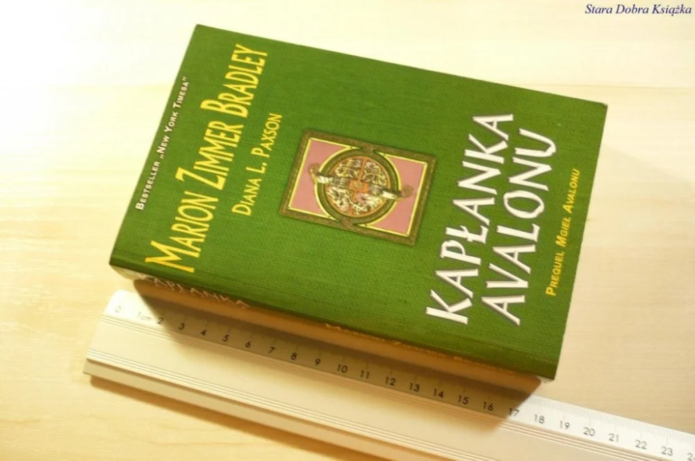 Taniej KAPŁANKA AVALONU - Marion Zimmer Bradley 2004